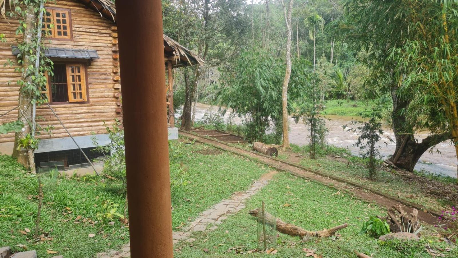 Aya Natural Udumbanshola Exterior photo